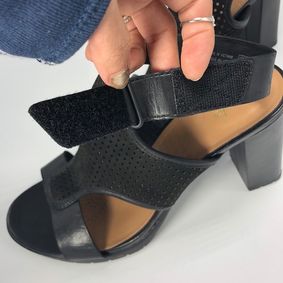 Clarks Block Heels Mesh Sandals LIKE NEW Size 10 - Picture 8 of 8